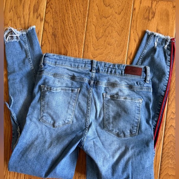 ZARA Authentic Skinny Jeans Women’s 8 Red Stripe Raw Hem Knee Hole Med Wash - Picture 6 of 6